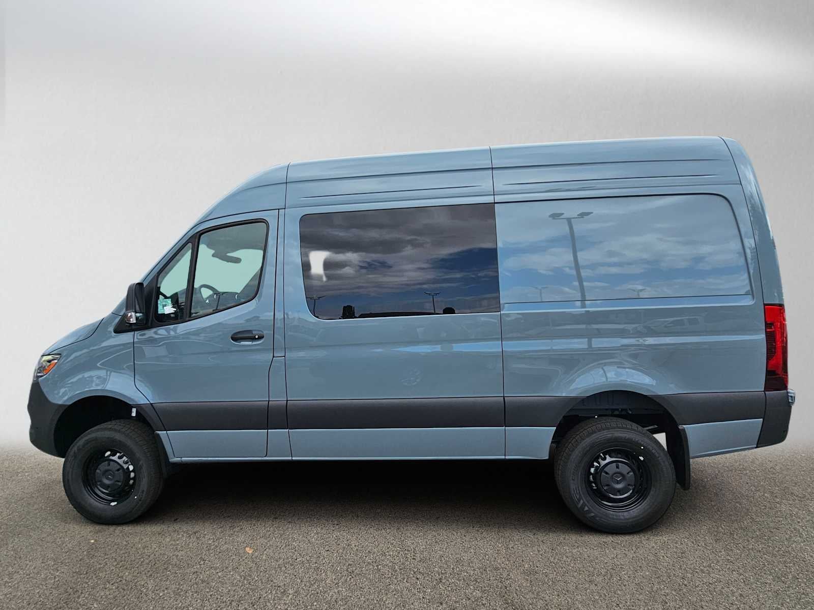 2026 Mercedes-Benz Sprinter Crew 2500 Standard Roof I4 Diesel HO 144 AWD