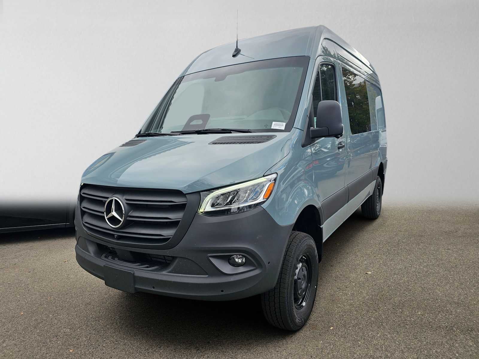 2026 Mercedes-Benz Sprinter Crew 2500 Standard Roof I4 Diesel HO 144 AWD