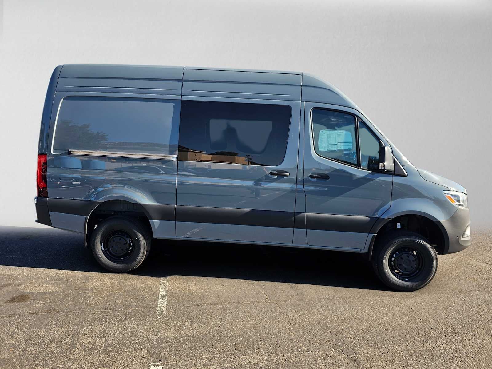 2026 Mercedes-Benz Sprinter Crew 2500 Standard Roof I4 Diesel HO 144 AWD