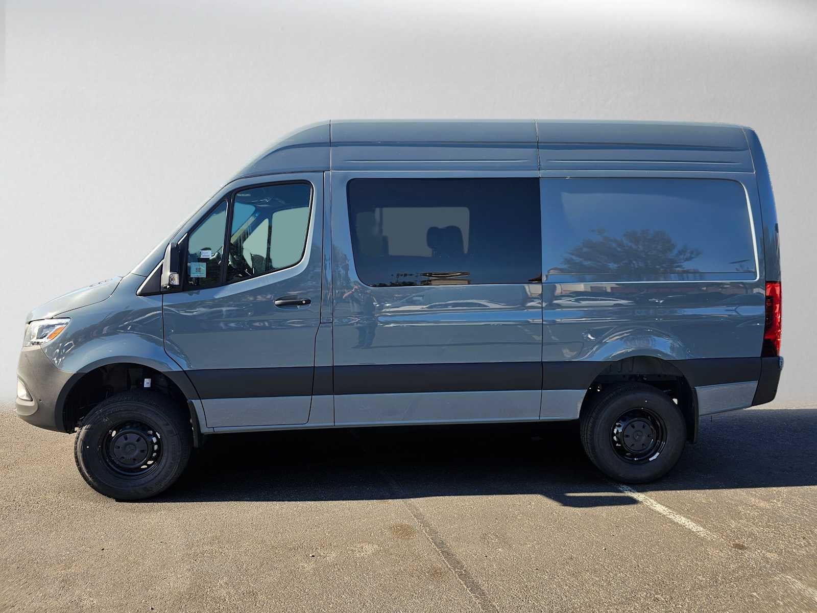 2026 Mercedes-Benz Sprinter Crew 2500 Standard Roof I4 Diesel HO 144 AWD