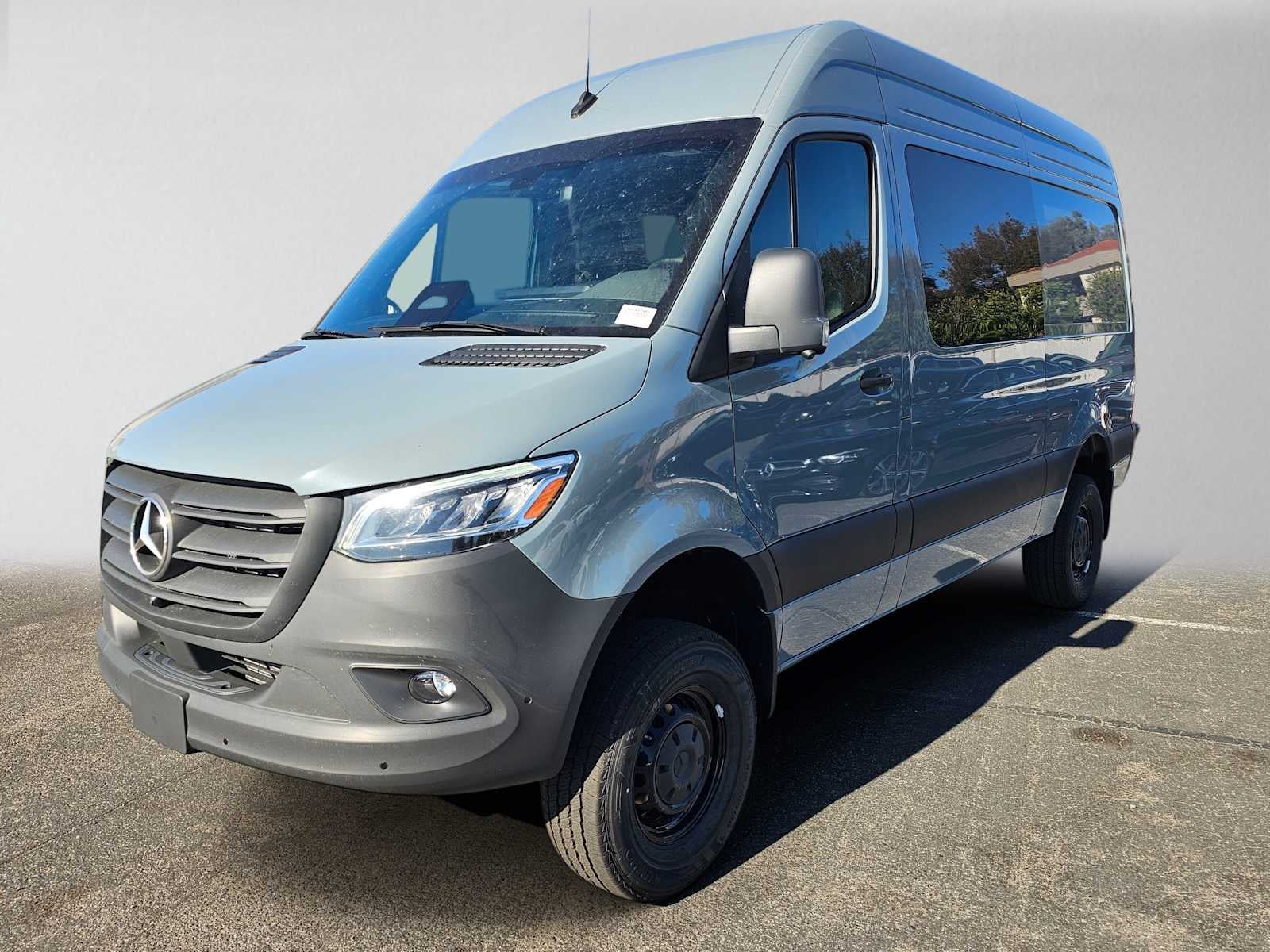 2026 Mercedes-Benz Sprinter Crew 2500 Standard Roof I4 Diesel HO 144 AWD