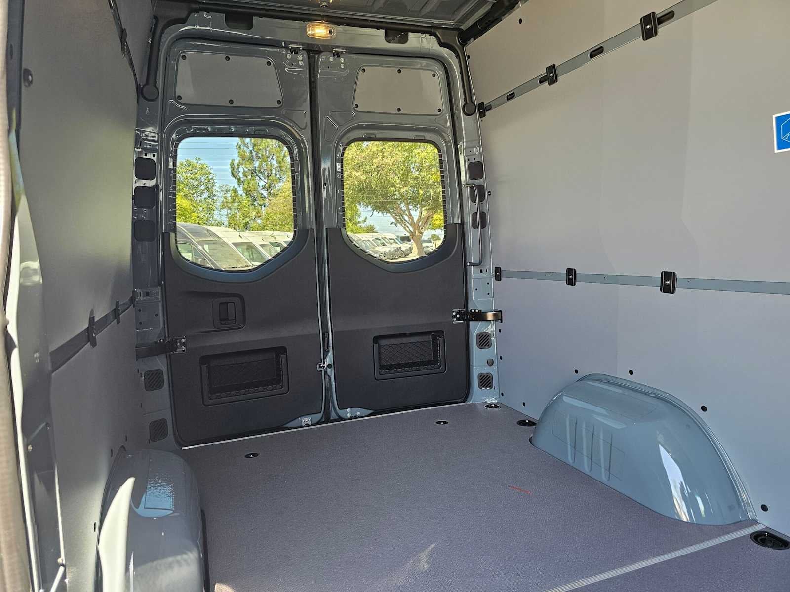 2026 Mercedes-Benz Sprinter Cargo 2500 Standard Roof I4 Diesel HO 144 AWD