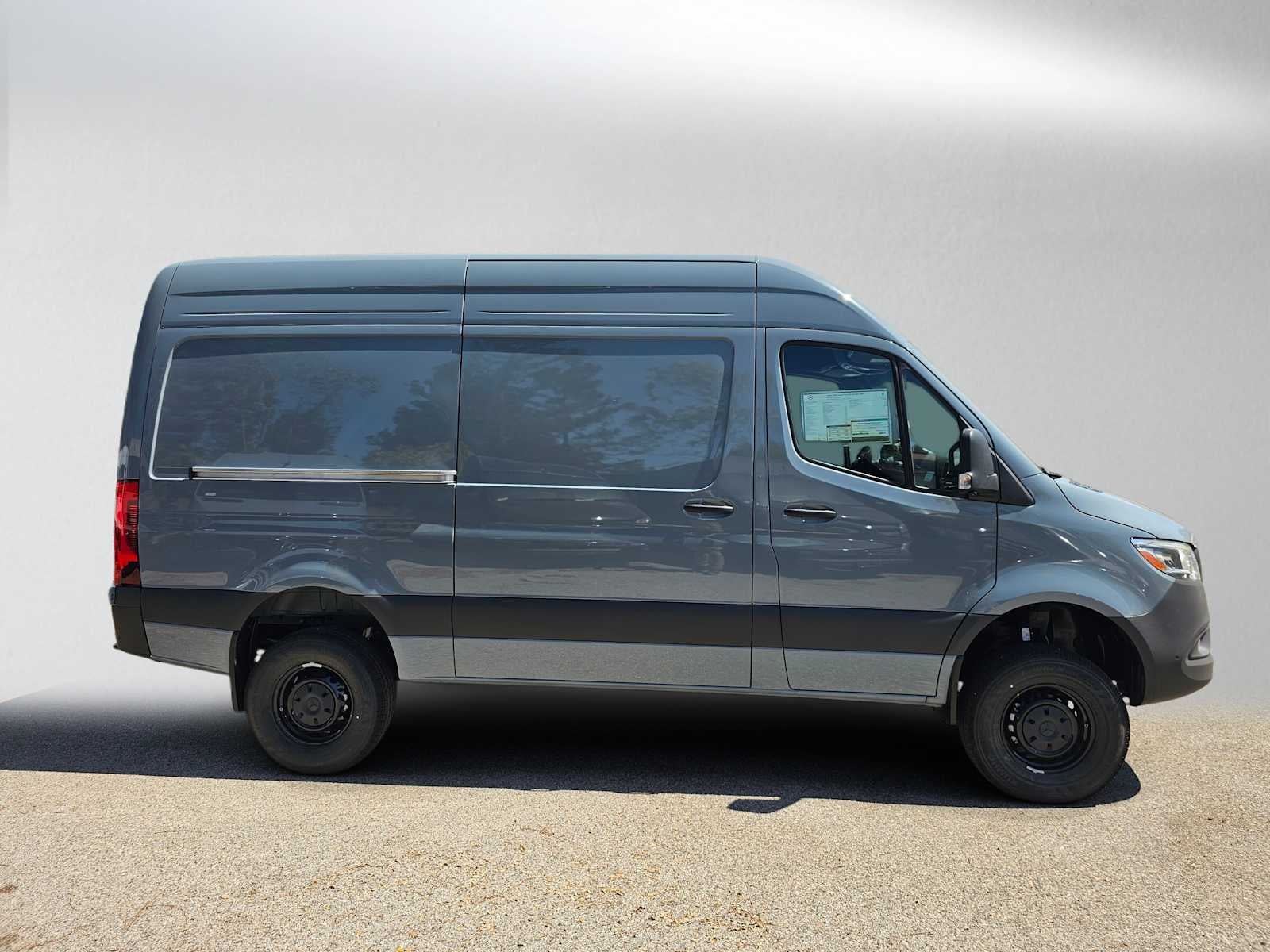 2026 Mercedes-Benz Sprinter Cargo 2500 Standard Roof I4 Diesel HO 144 AWD