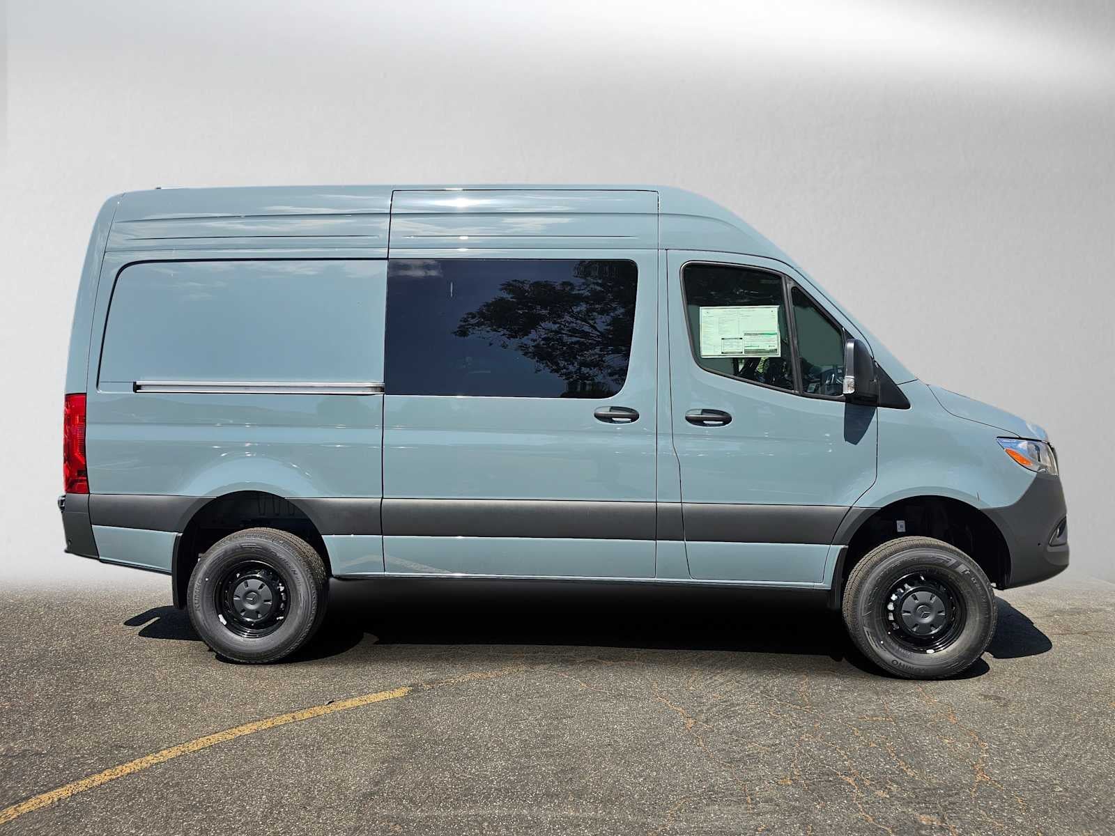 2026 Mercedes-Benz Sprinter Crew 2500 Standard Roof I4 Diesel HO 144 AWD