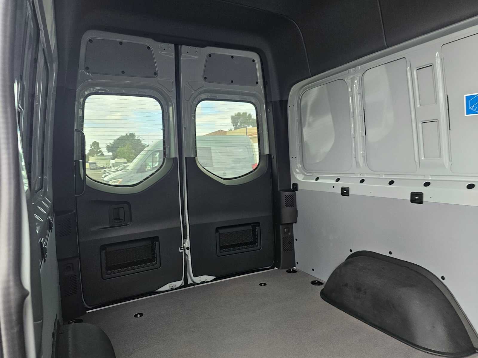 2026 Mercedes-Benz Sprinter Crew 2500 Standard Roof I4 Diesel HO 144 AWD