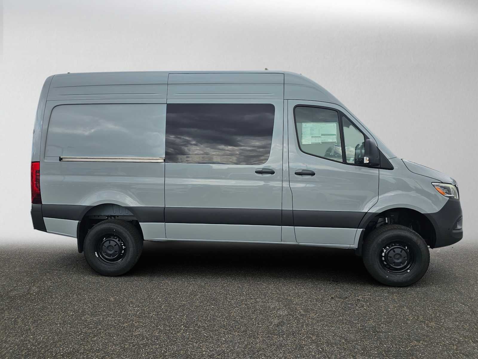 2026 Mercedes-Benz Sprinter Crew 2500 Standard Roof I4 Diesel HO 144 AWD