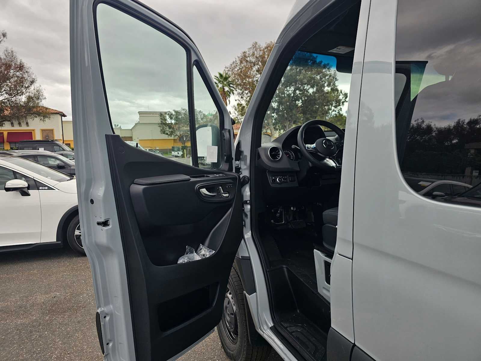 2026 Mercedes-Benz Sprinter Crew 2500 Standard Roof I4 Diesel HO 144 AWD