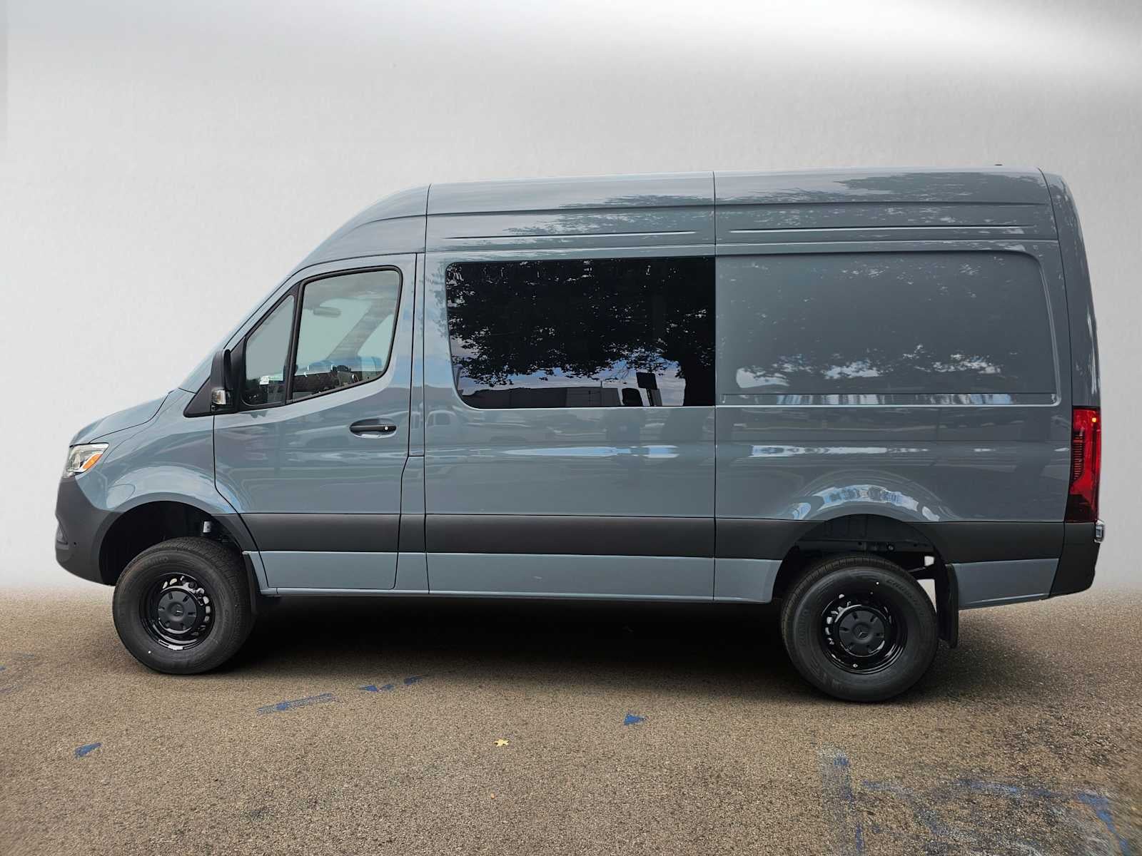 2026 Mercedes-Benz Sprinter Crew 2500 Standard Roof I4 Diesel HO 144 AWD