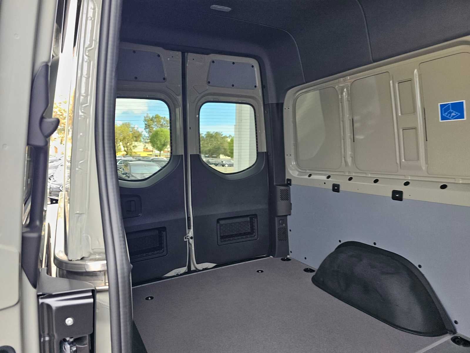 2026 Mercedes-Benz Sprinter Crew 2500 Standard Roof I4 Diesel HO 144 AWD