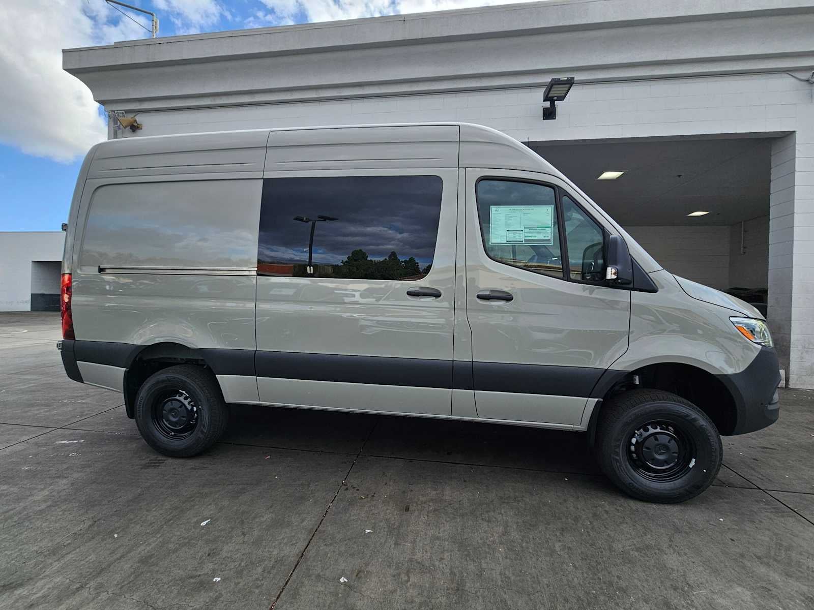 2026 Mercedes-Benz Sprinter Crew 2500 Standard Roof I4 Diesel HO 144 AWD