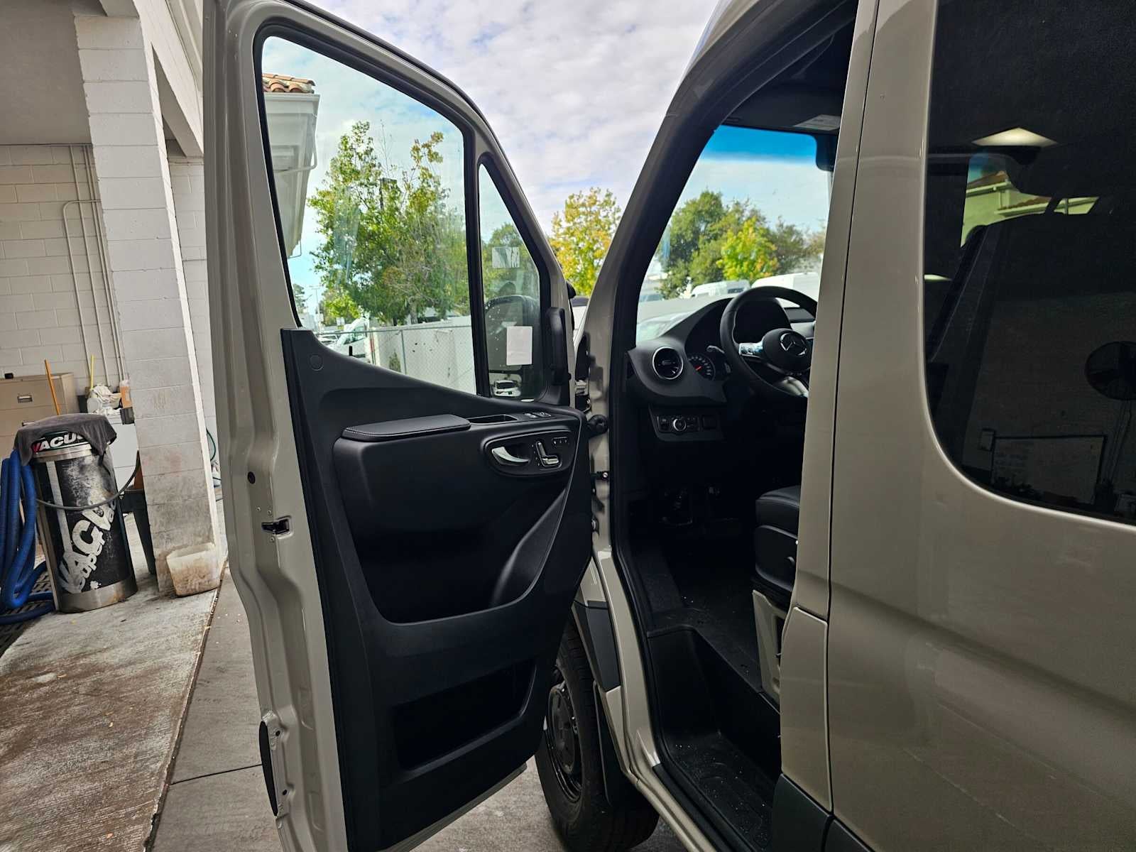 2026 Mercedes-Benz Sprinter Crew 2500 Standard Roof I4 Diesel HO 144 AWD