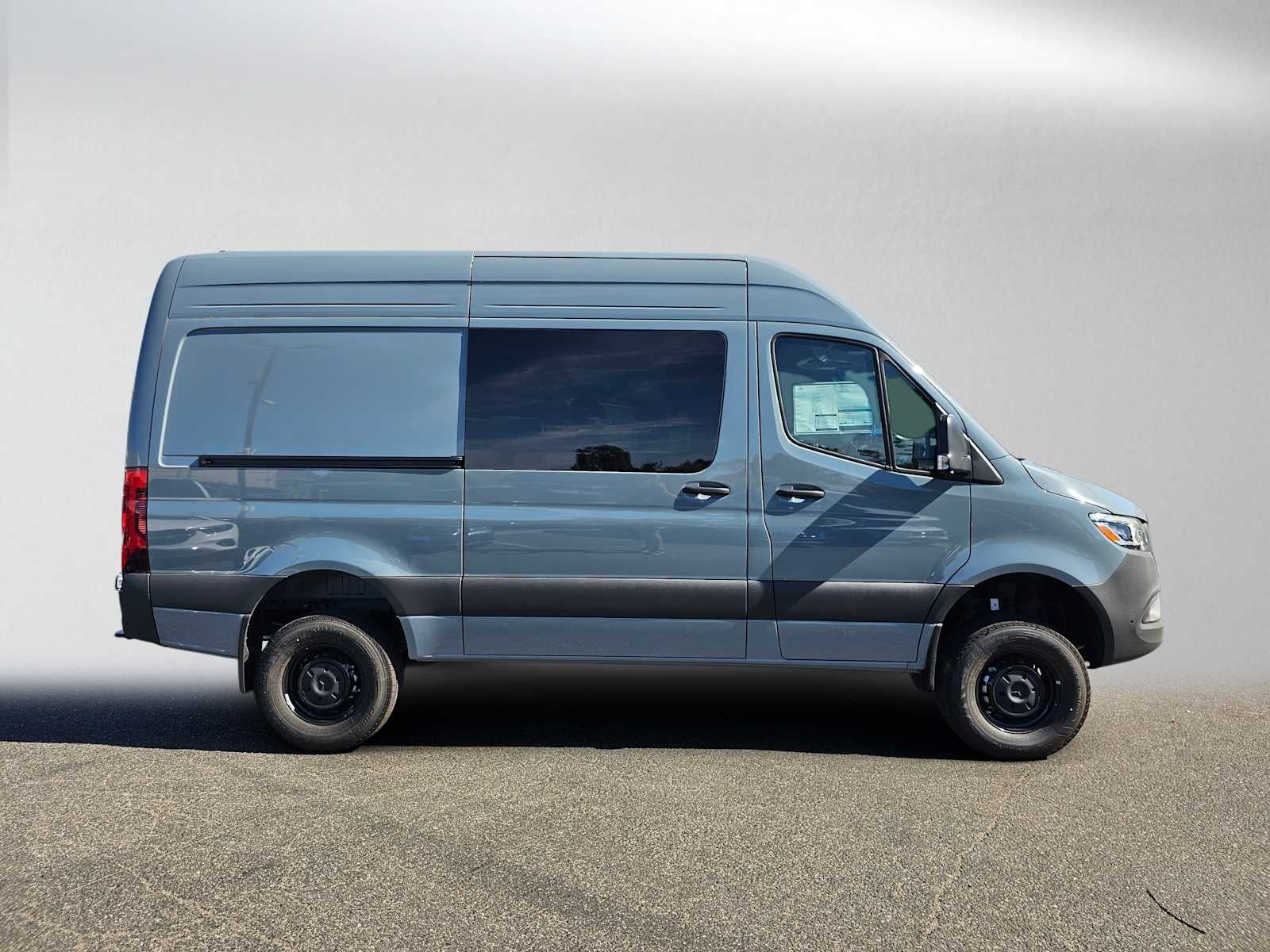2026 Mercedes-Benz Sprinter Crew 2500 Standard Roof I4 Diesel HO 144 AWD