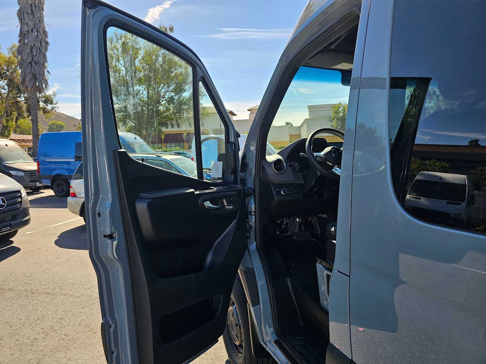 2026 Mercedes-Benz Sprinter Crew 2500 Standard Roof I4 Diesel HO 144 AWD