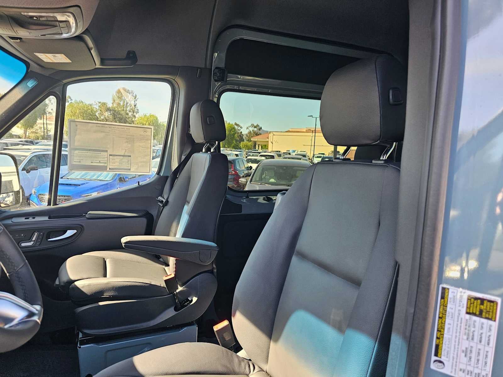 2026 Mercedes-Benz Sprinter Crew 2500 Standard Roof I4 Diesel HO 144 AWD