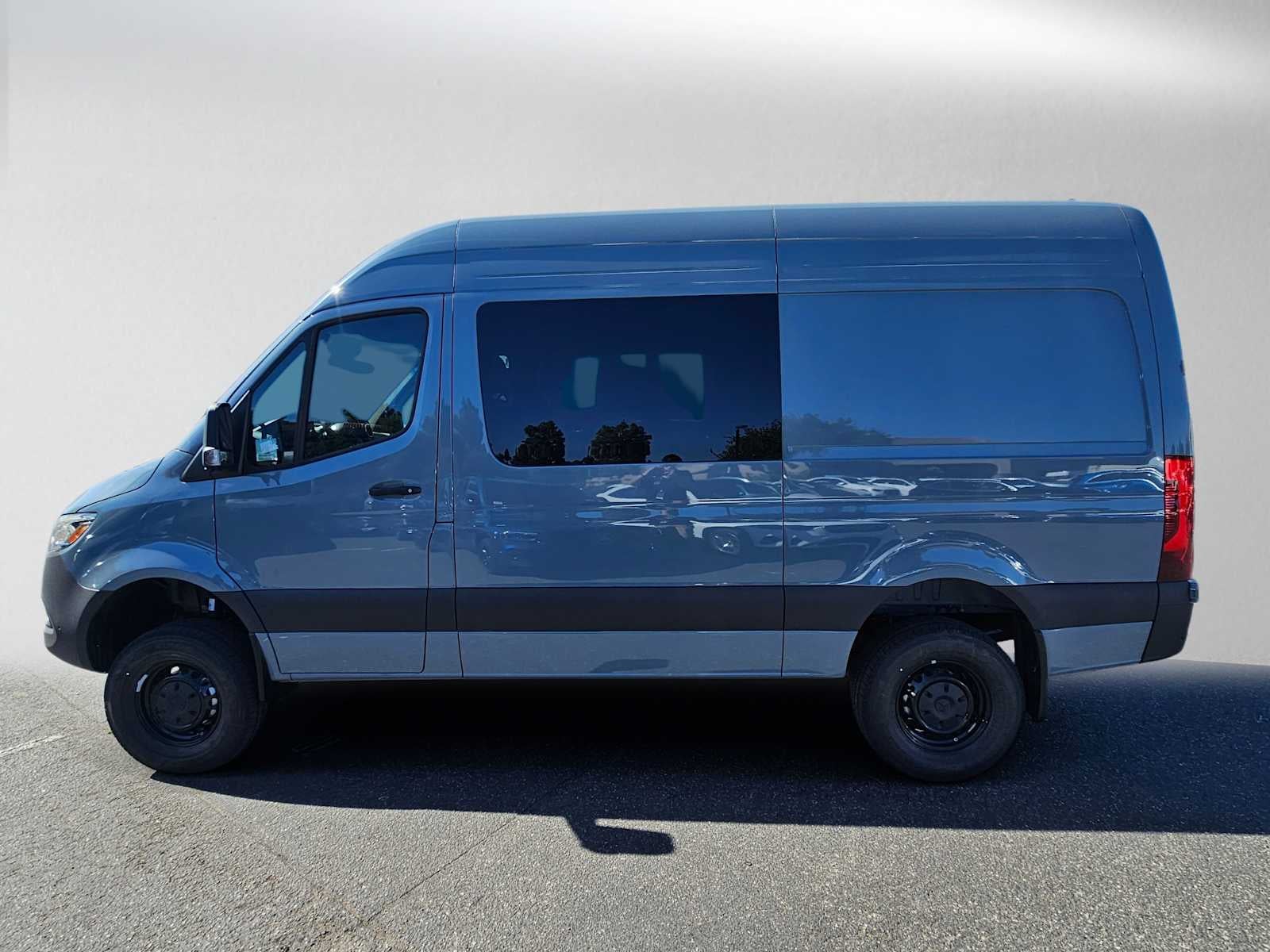 2026 Mercedes-Benz Sprinter Crew 2500 Standard Roof I4 Diesel HO 144 AWD