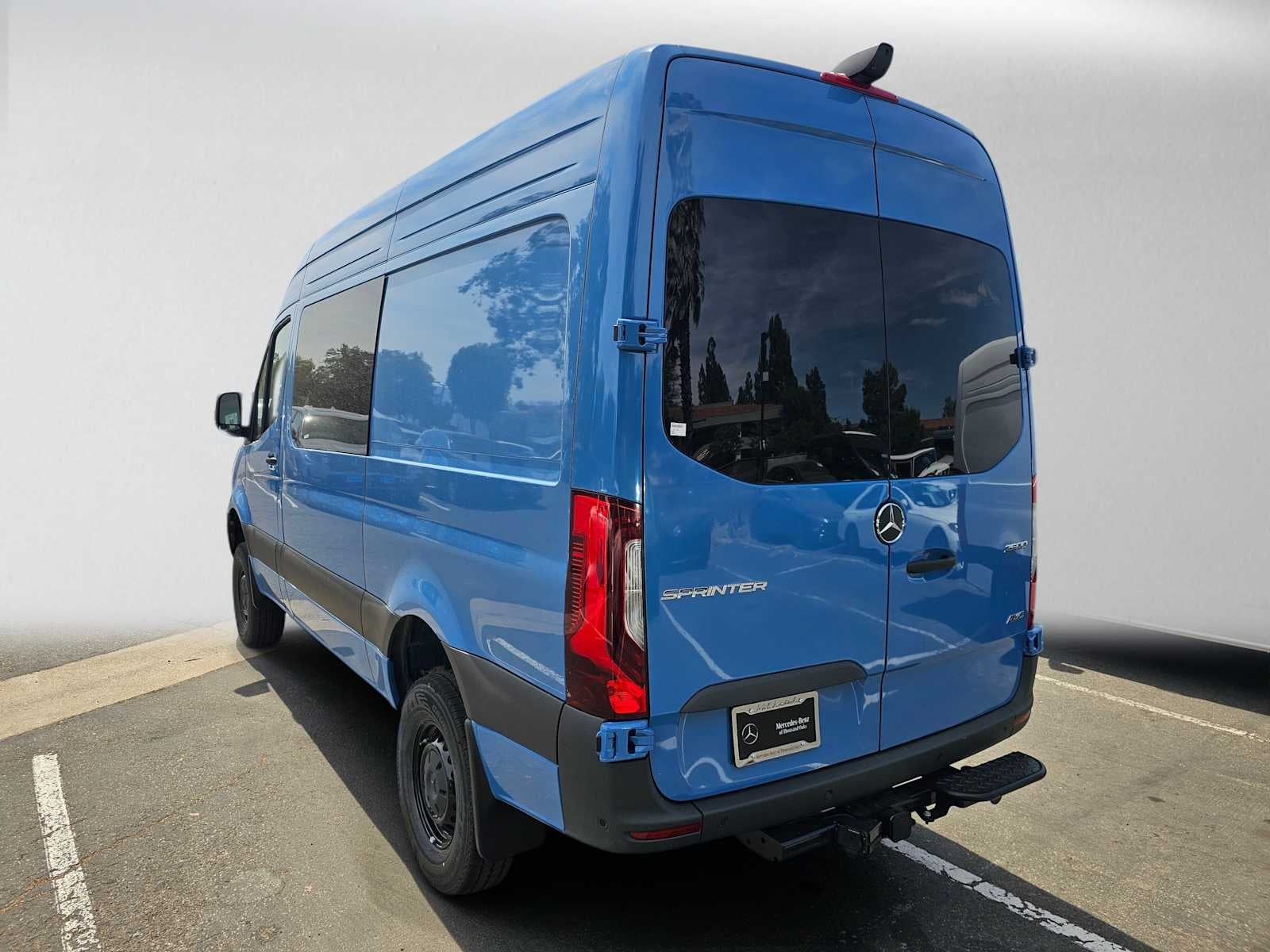 2026 Mercedes-Benz Sprinter Crew 2500 Standard Roof I4 Diesel HO 144 AWD