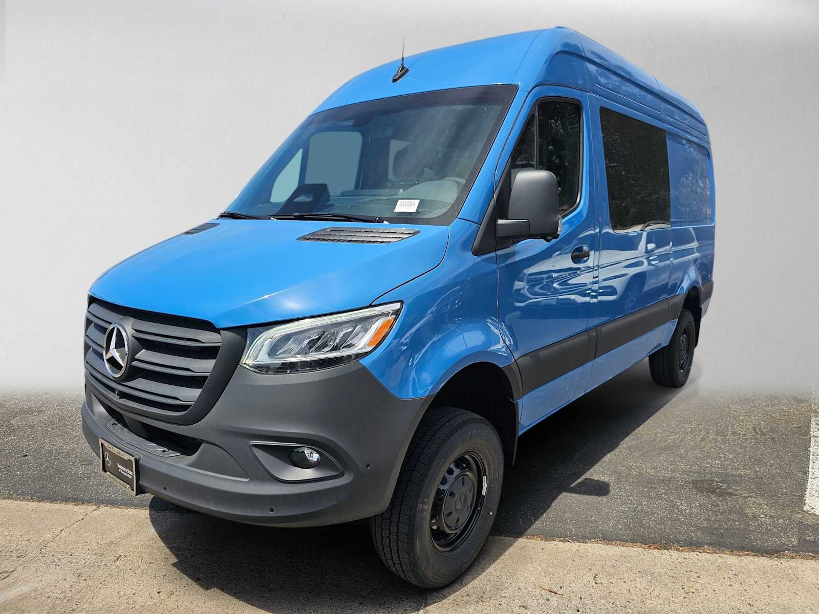 2026 Mercedes-Benz Sprinter Crew 2500 Standard Roof I4 Diesel HO 144 AWD