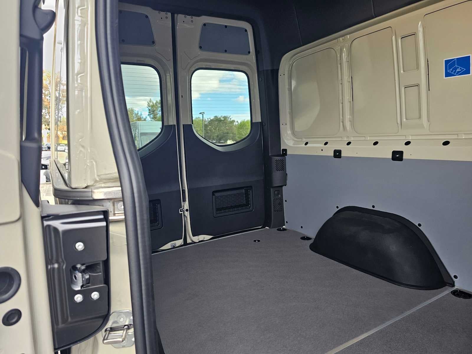 2026 Mercedes-Benz Sprinter Crew 2500 Standard Roof I4 Diesel HO 144 AWD