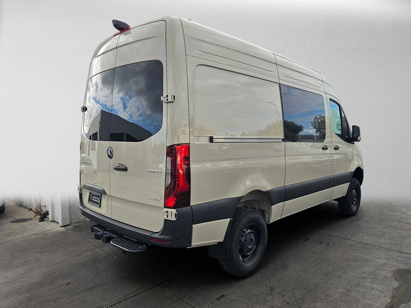 2026 Mercedes-Benz Sprinter Crew 2500 Standard Roof I4 Diesel HO 144 AWD