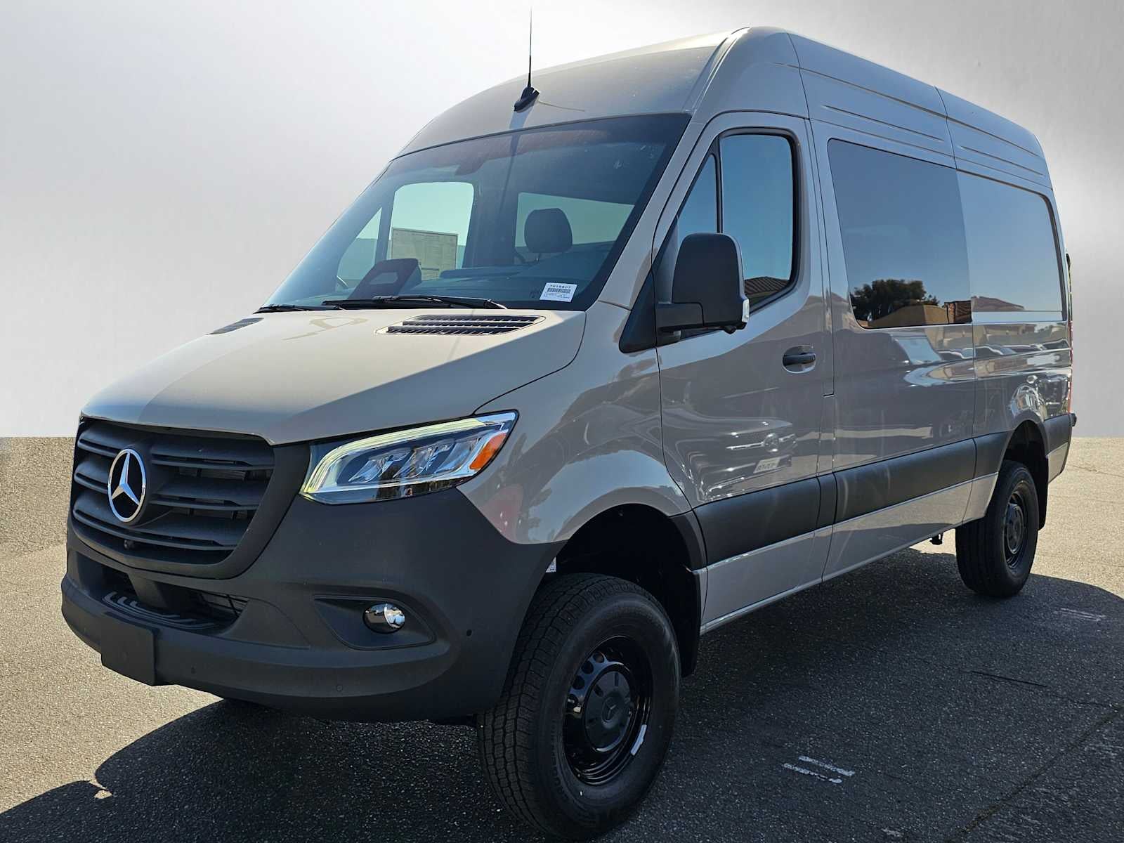 2026 Mercedes-Benz Sprinter 2500 Standard Roof I4 Diesel HO 144 AWD