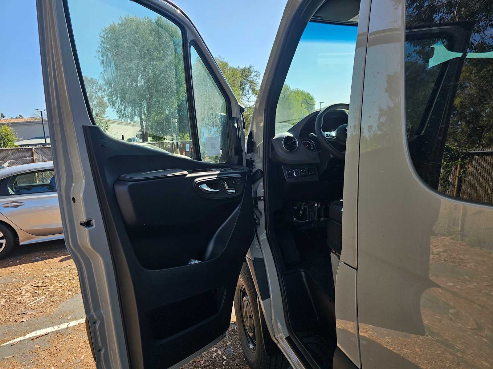 2026 Mercedes-Benz Sprinter 2500 Standard Roof I4 Diesel HO 144 AWD