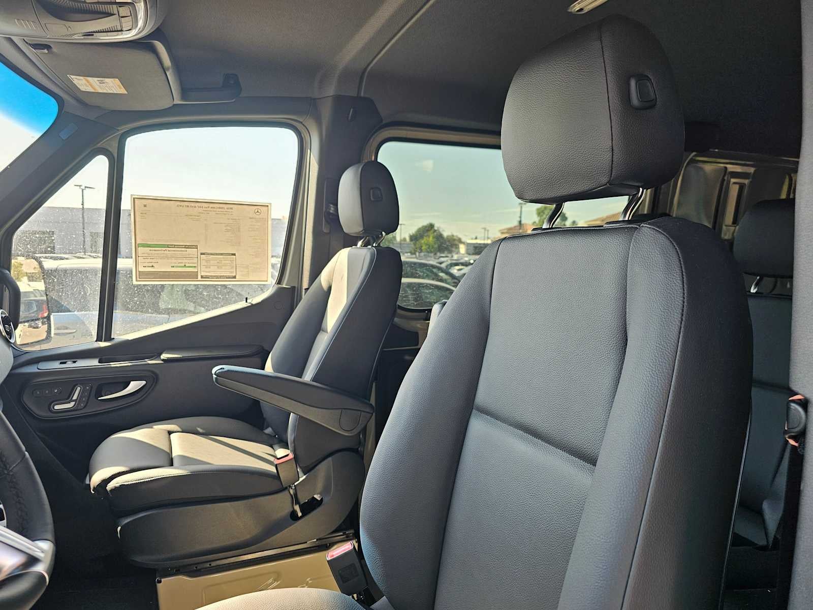 2026 Mercedes-Benz Sprinter 2500 Standard Roof I4 Diesel HO 144 AWD