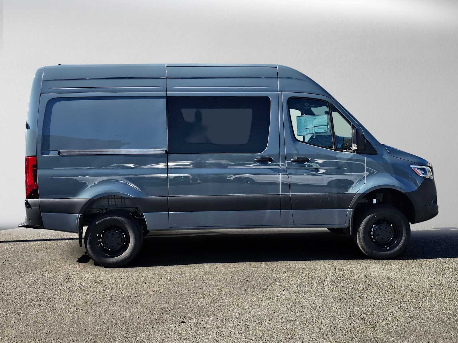 2026 Mercedes-Benz Sprinter Crew 2500 Standard Roof I4 Diesel HO 144 AWD