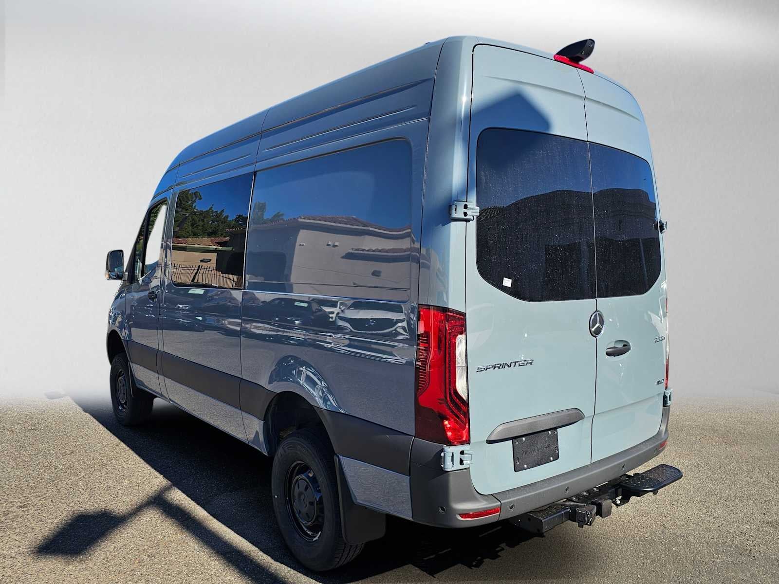 2026 Mercedes-Benz Sprinter Crew 2500 Standard Roof I4 Diesel HO 144 AWD