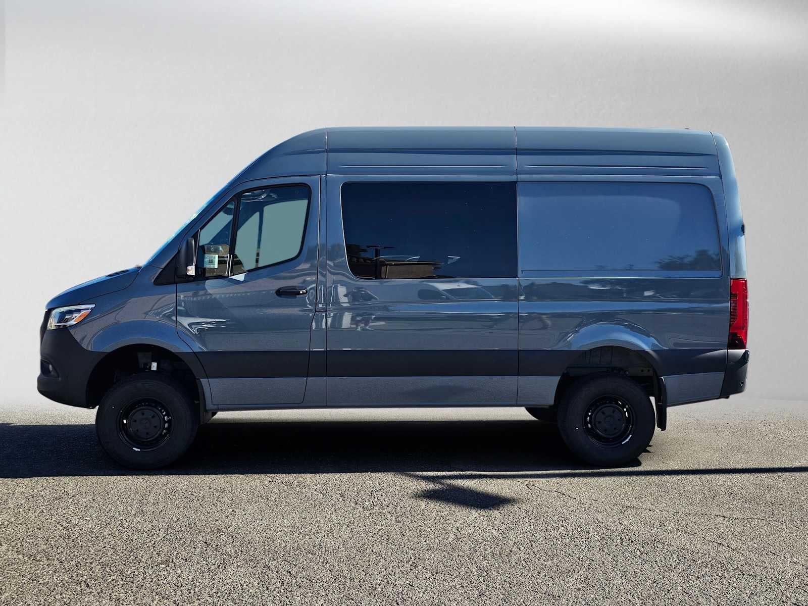 2026 Mercedes-Benz Sprinter Crew 2500 Standard Roof I4 Diesel HO 144 AWD