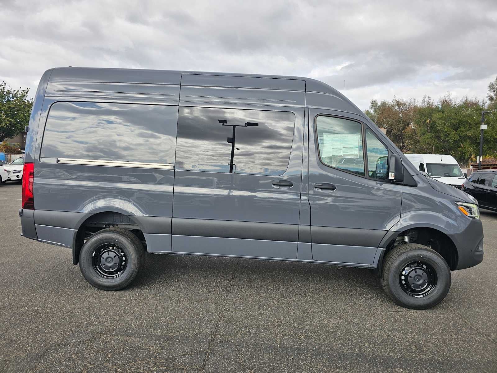 2026 Mercedes-Benz Sprinter Crew 2500 Standard Roof I4 Diesel HO 144 AWD