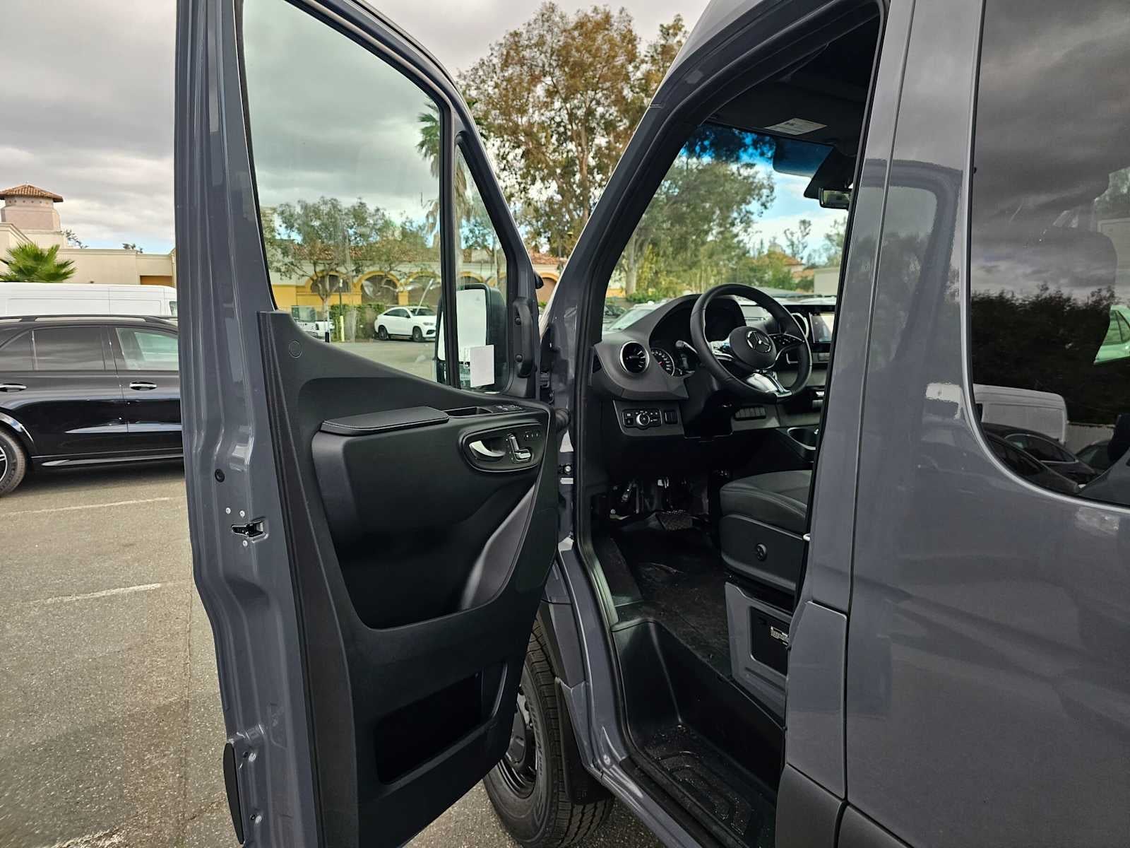 2026 Mercedes-Benz Sprinter Crew 2500 Standard Roof I4 Diesel HO 144 AWD