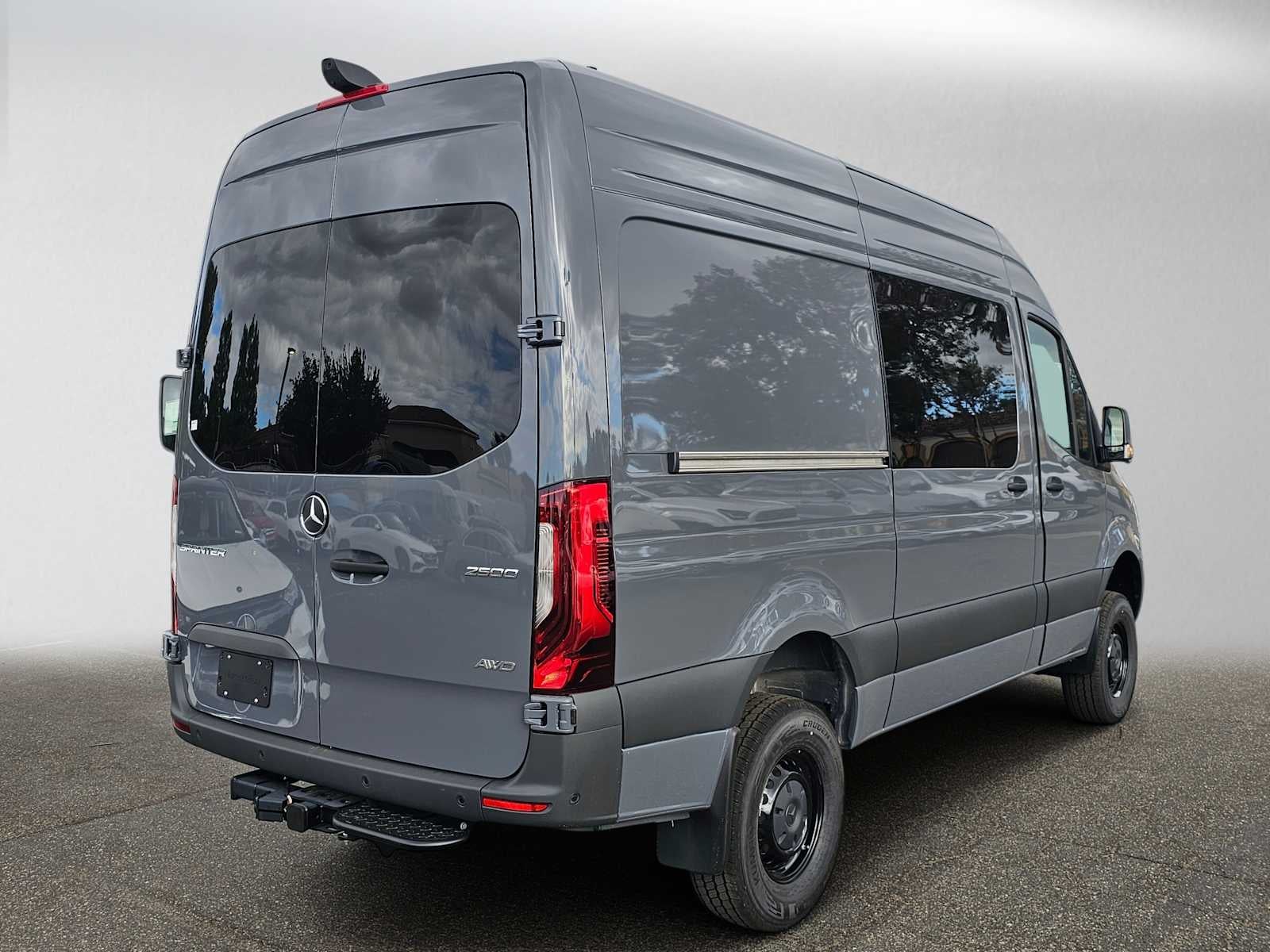 2026 Mercedes-Benz Sprinter Crew 2500 Standard Roof I4 Diesel HO 144 AWD