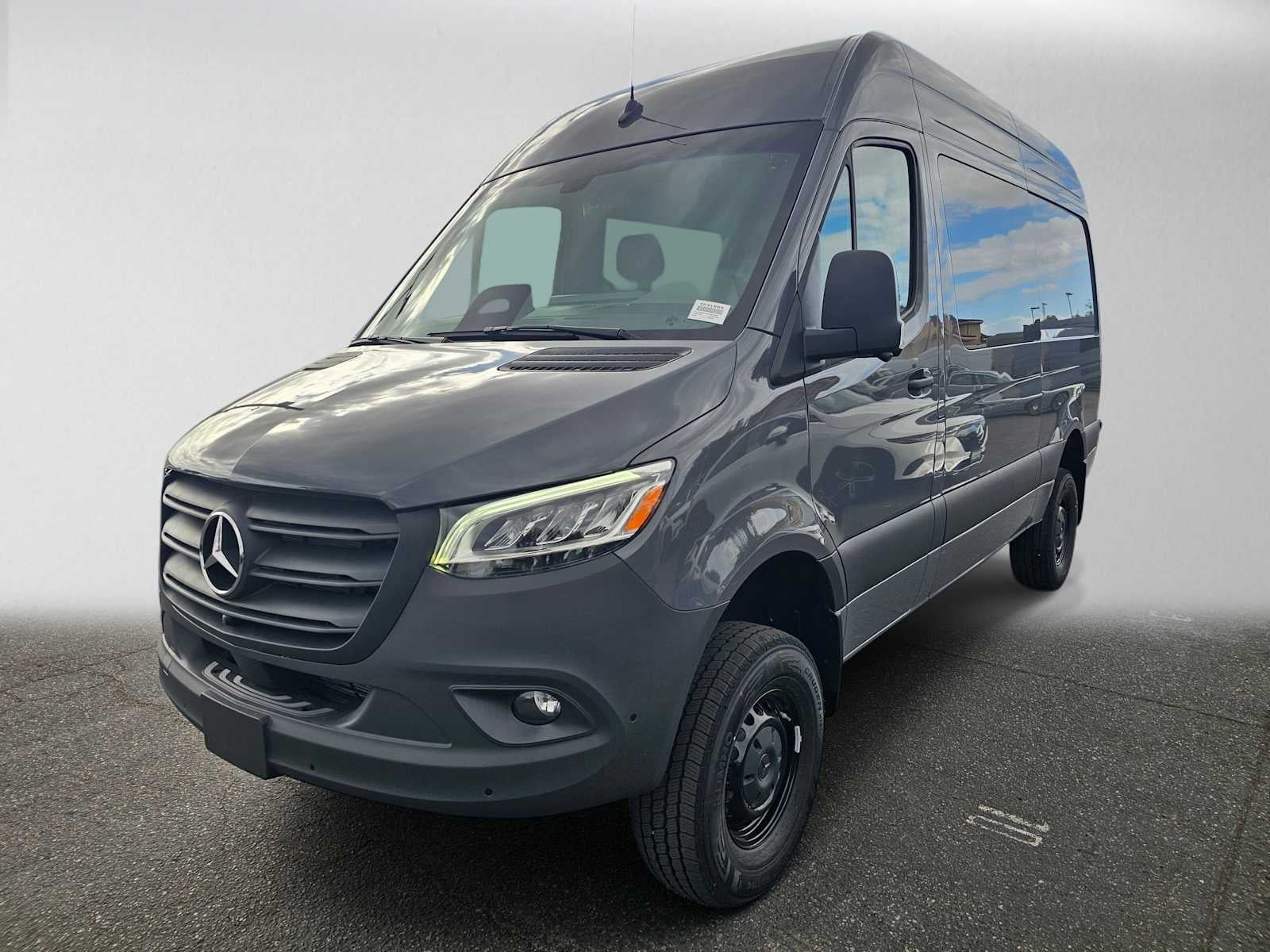 2026 Mercedes-Benz Sprinter Crew 2500 Standard Roof I4 Diesel HO 144 AWD