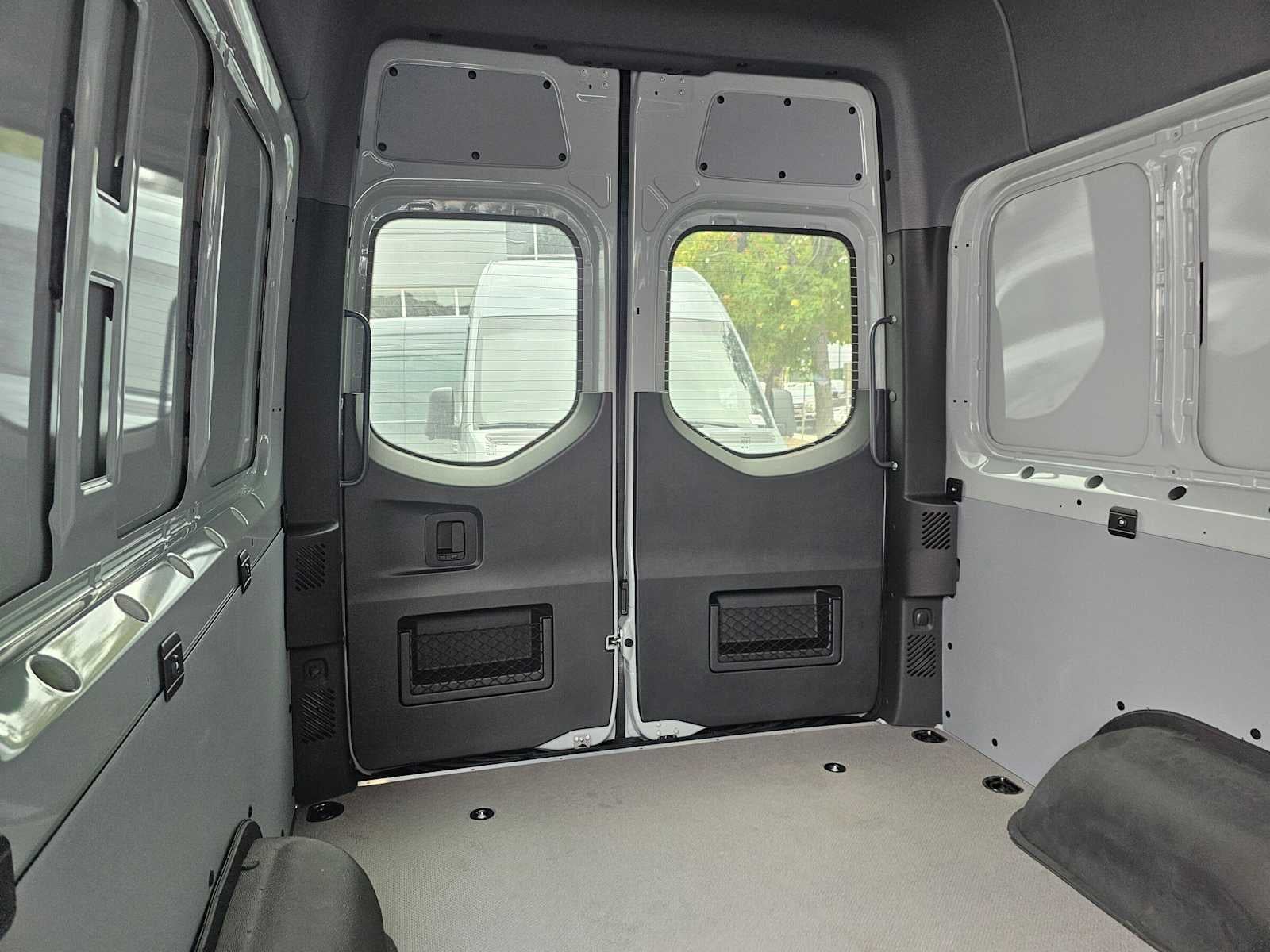 2026 Mercedes-Benz Sprinter Crew 2500 Standard Roof I4 Diesel HO 144 AWD