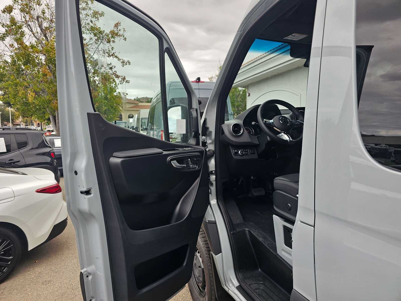 2026 Mercedes-Benz Sprinter Crew 2500 Standard Roof I4 Diesel HO 144 AWD