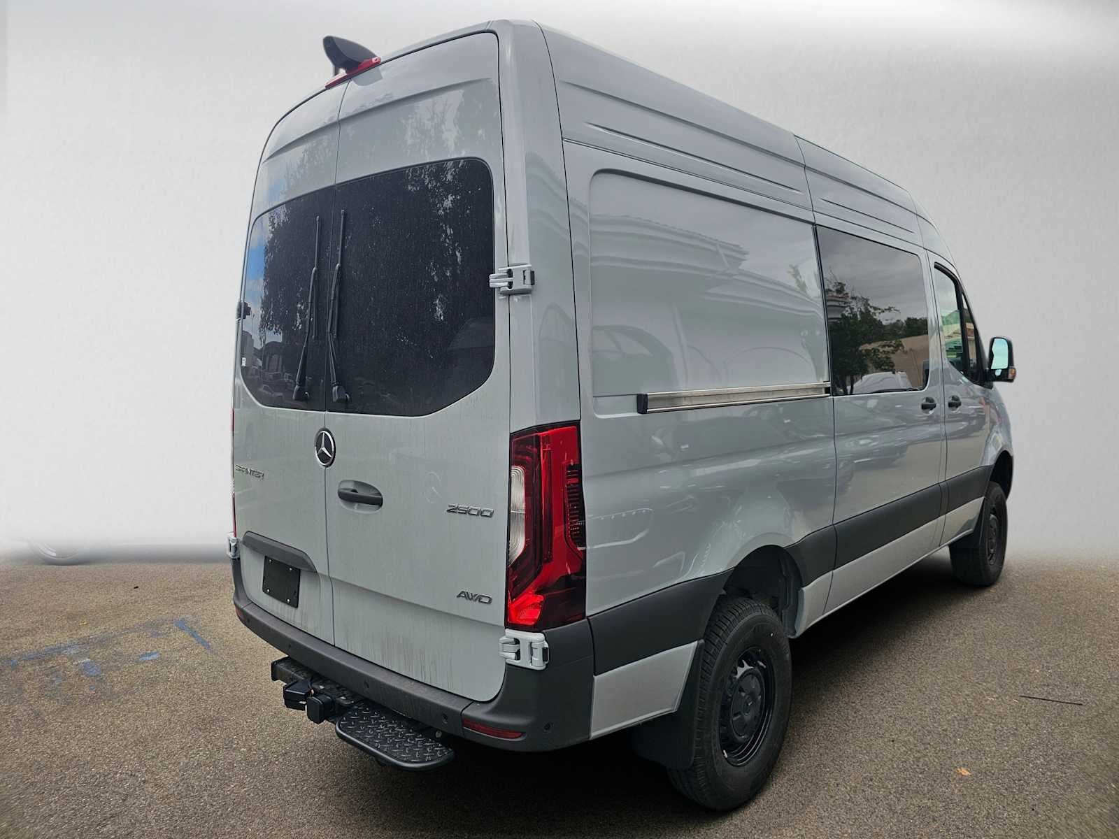 2026 Mercedes-Benz Sprinter Crew 2500 Standard Roof I4 Diesel HO 144 AWD