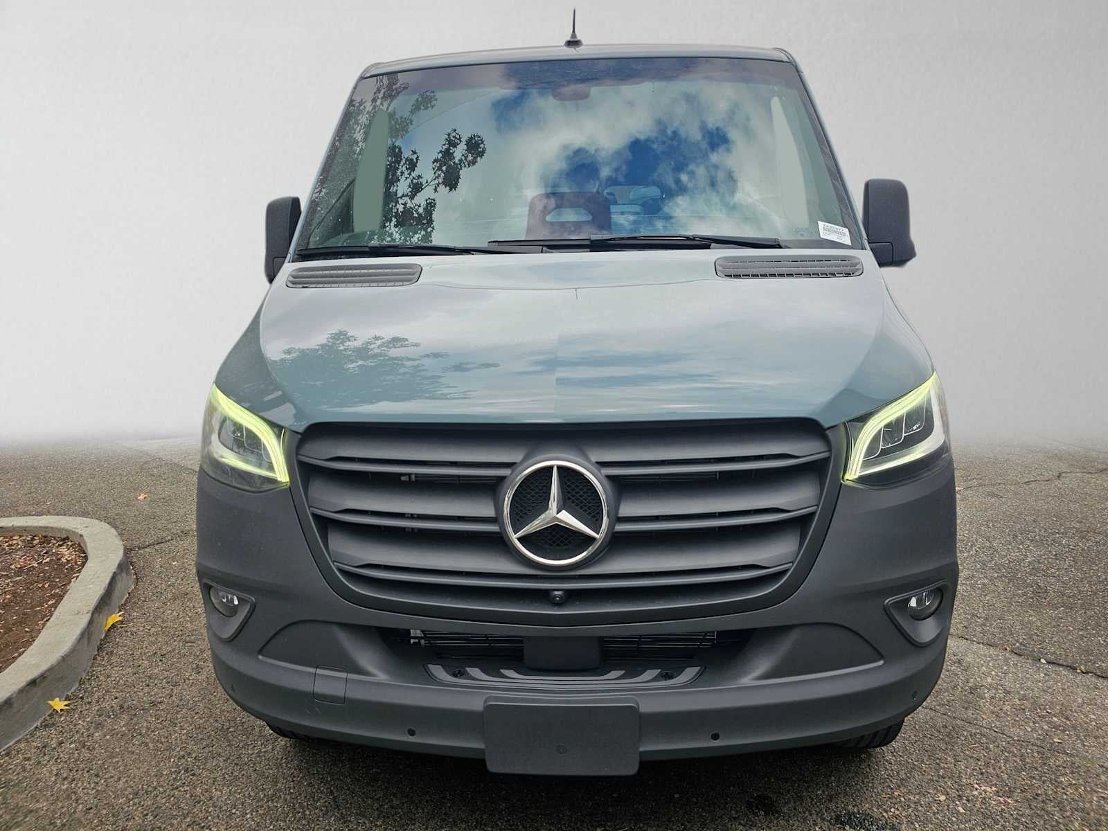 2026 Mercedes-Benz Sprinter Crew 2500 Standard Roof I4 Diesel HO 144 AWD