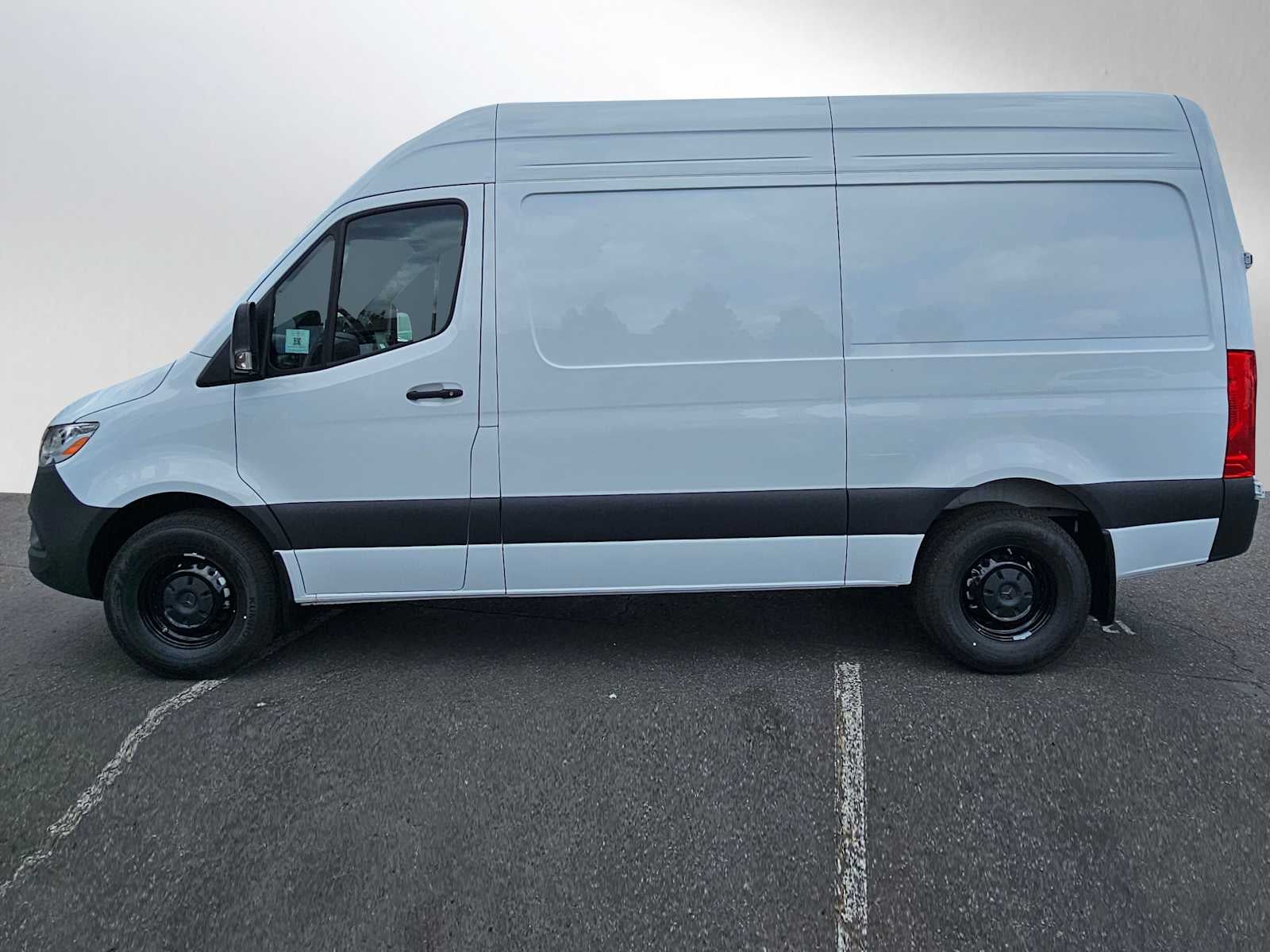 2025 Mercedes-Benz Sprinter Cargo Van 2500 Standard Roof I4 Diesel 144" RWD