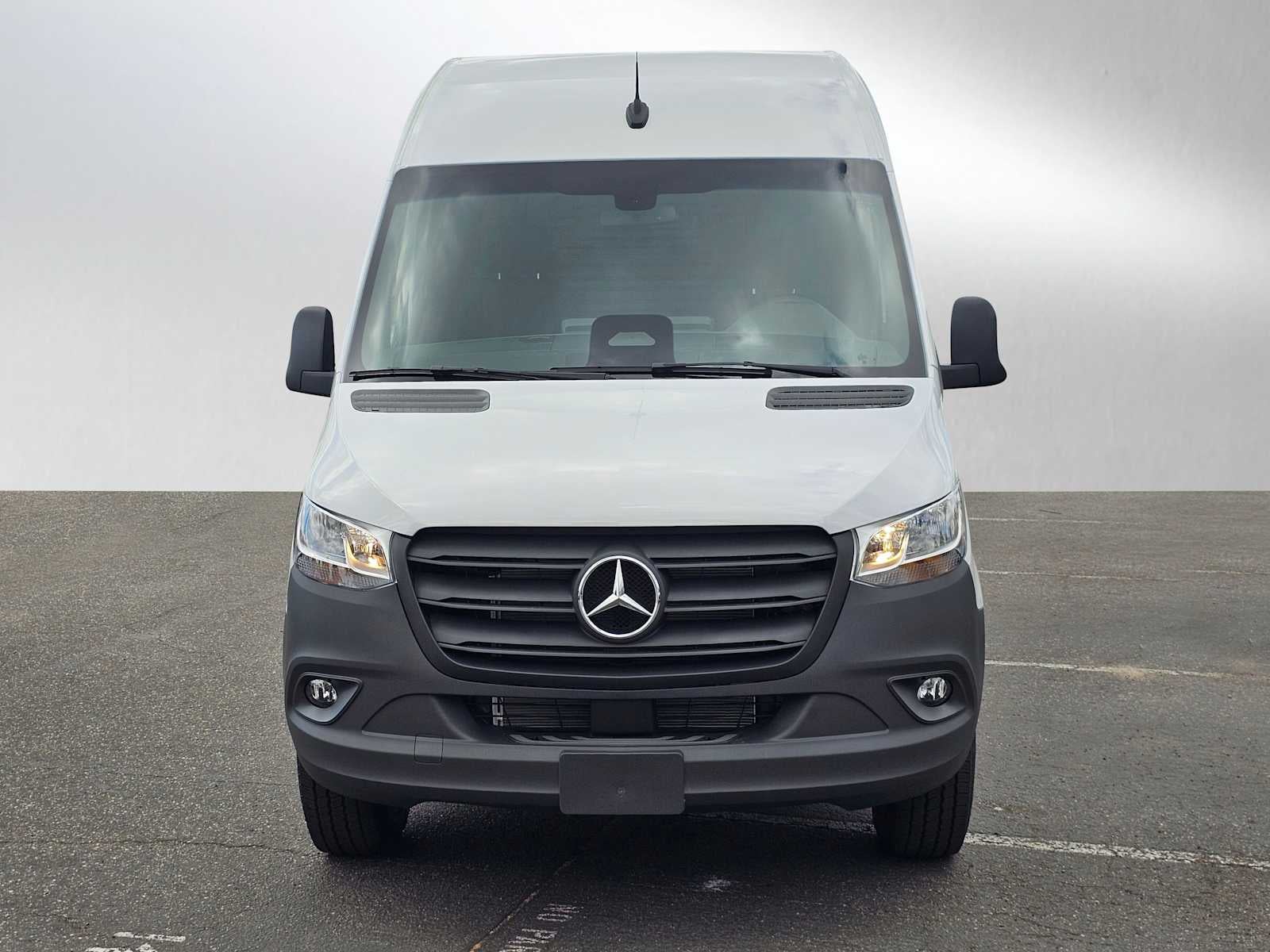 2025 Mercedes-Benz Sprinter Cargo Van 2500 Standard Roof I4 Diesel 144" RWD