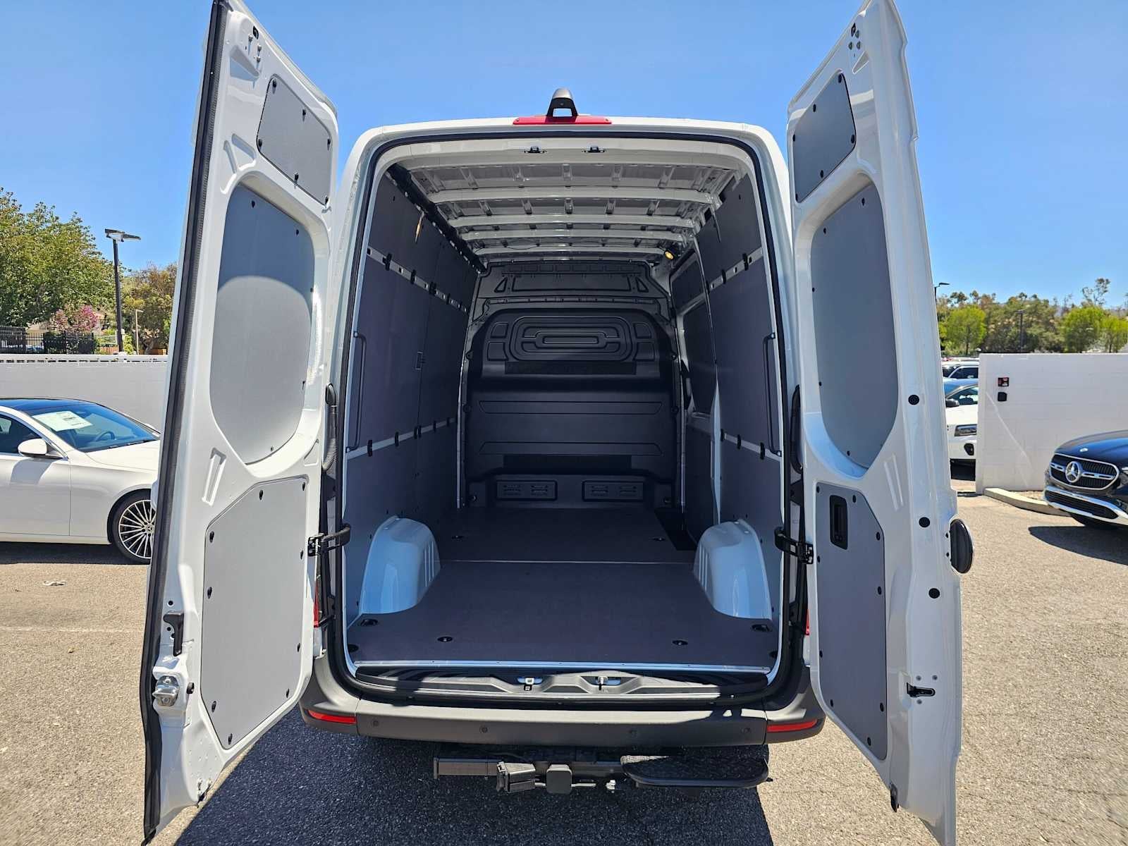 2026 Mercedes-Benz Sprinter 2500 Standard Roof I4 Diesel 144 RWD