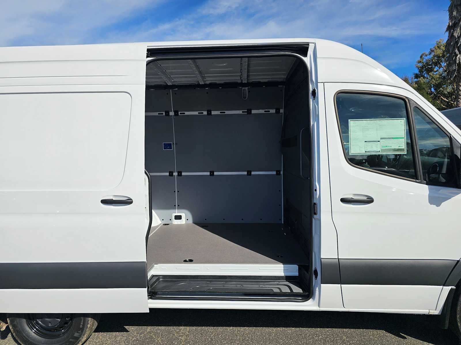 2026 Mercedes-Benz Sprinter 2500 Standard Roof I4 Diesel 144" RWD