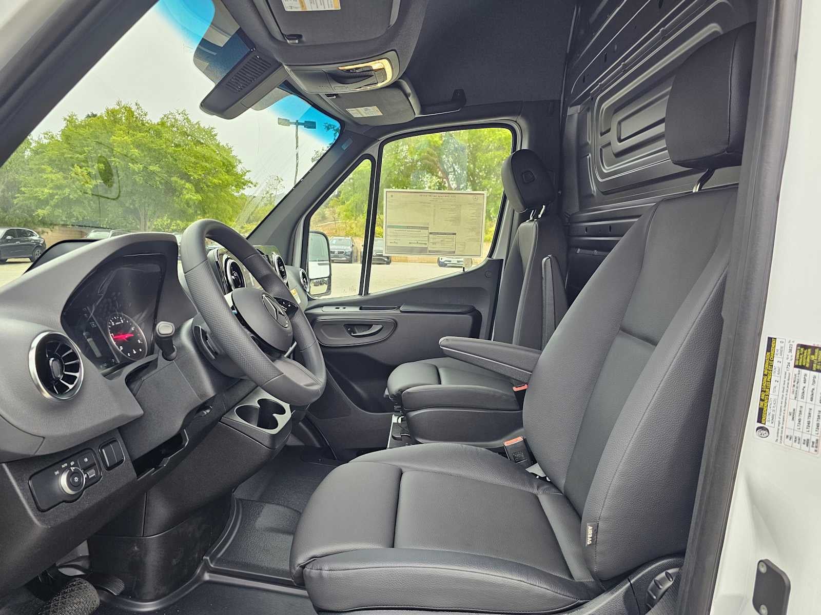 2026 Mercedes-Benz Sprinter 2500 Standard Roof I4 Diesel 144 RWD