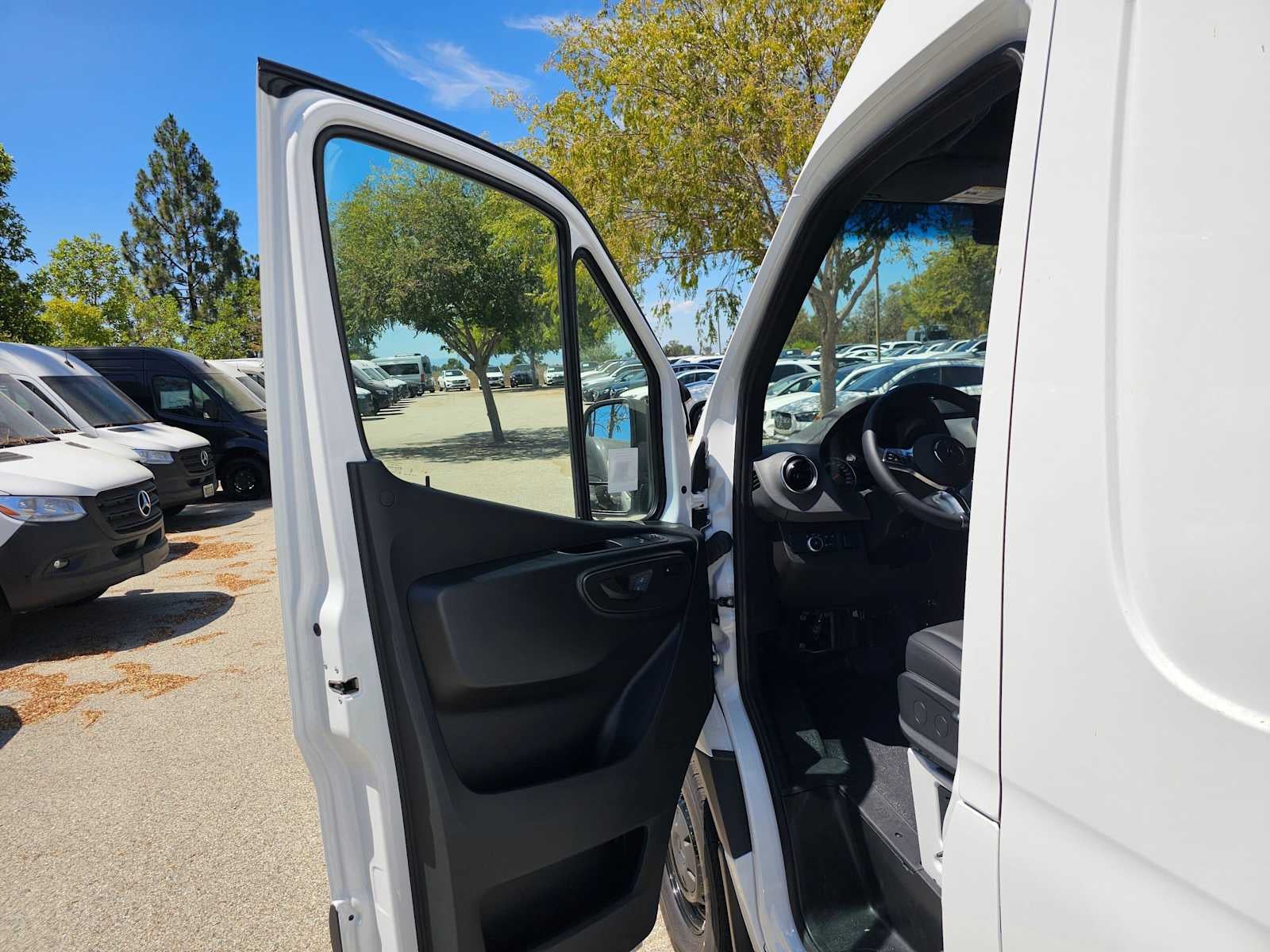 2026 Mercedes-Benz Sprinter 2500 Standard Roof I4 Diesel 144 RWD