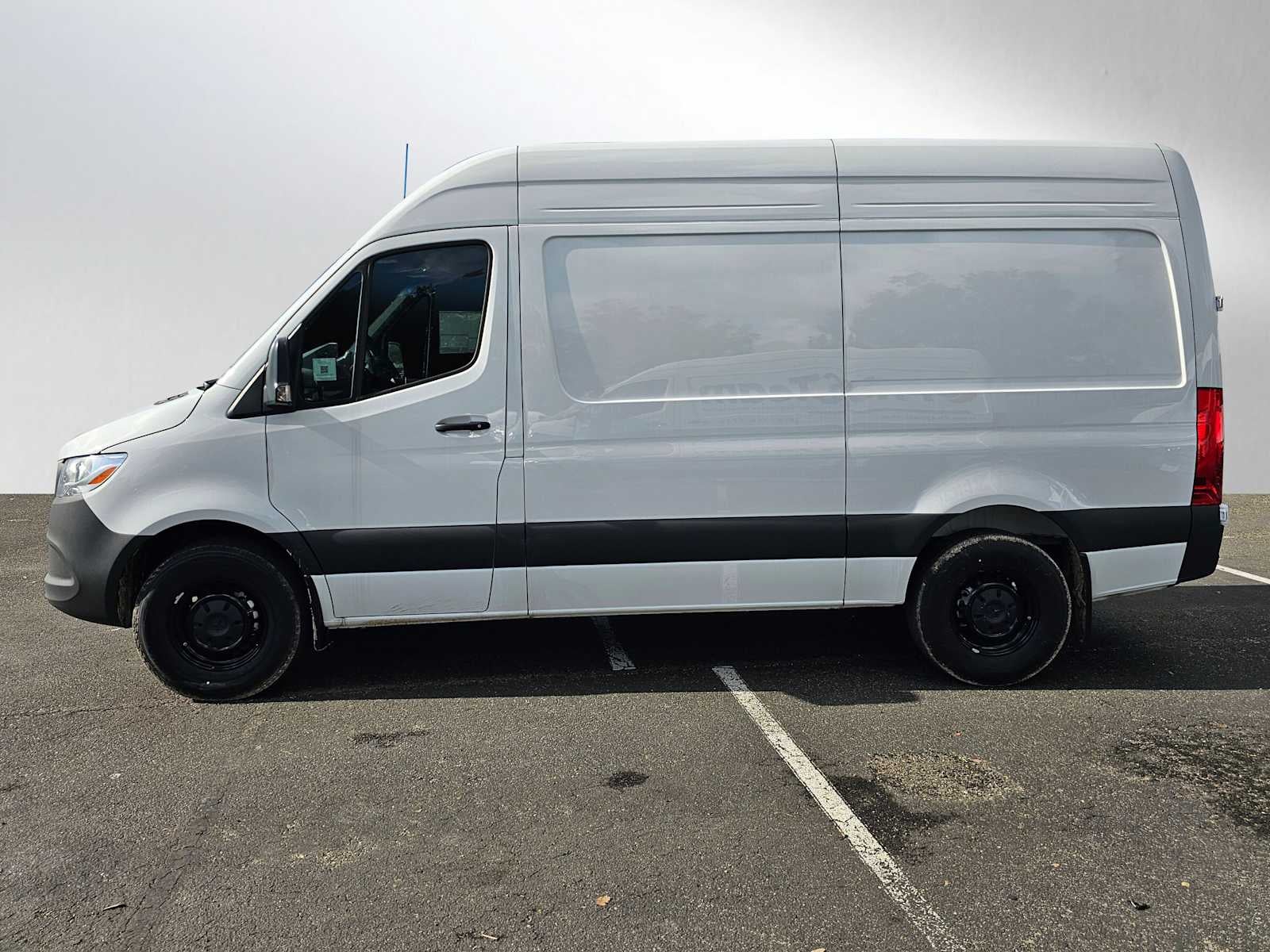2025 Mercedes-Benz Sprinter Cargo Van 2500 Standard Roof I4 Diesel 144" RWD