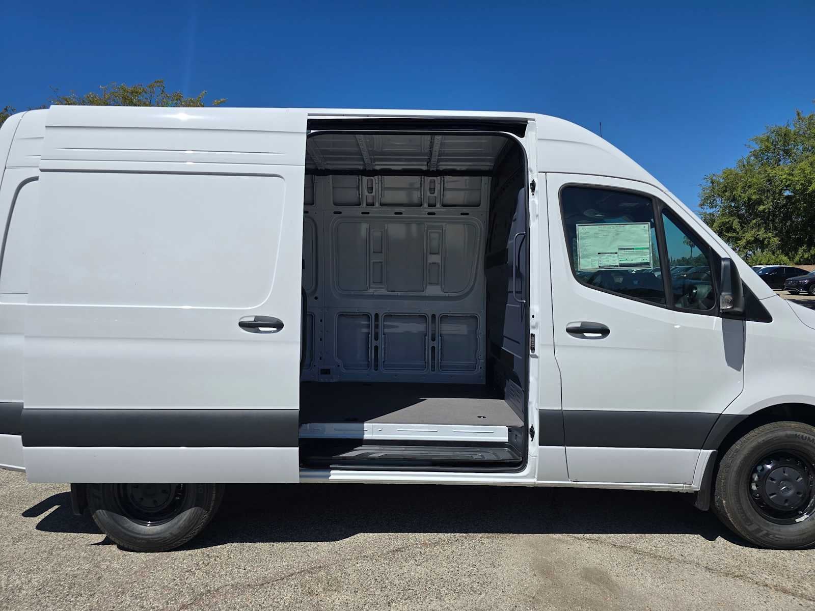 2025 Mercedes-Benz Sprinter Cargo Van 2500 Standard Roof I4 Diesel 144" RWD