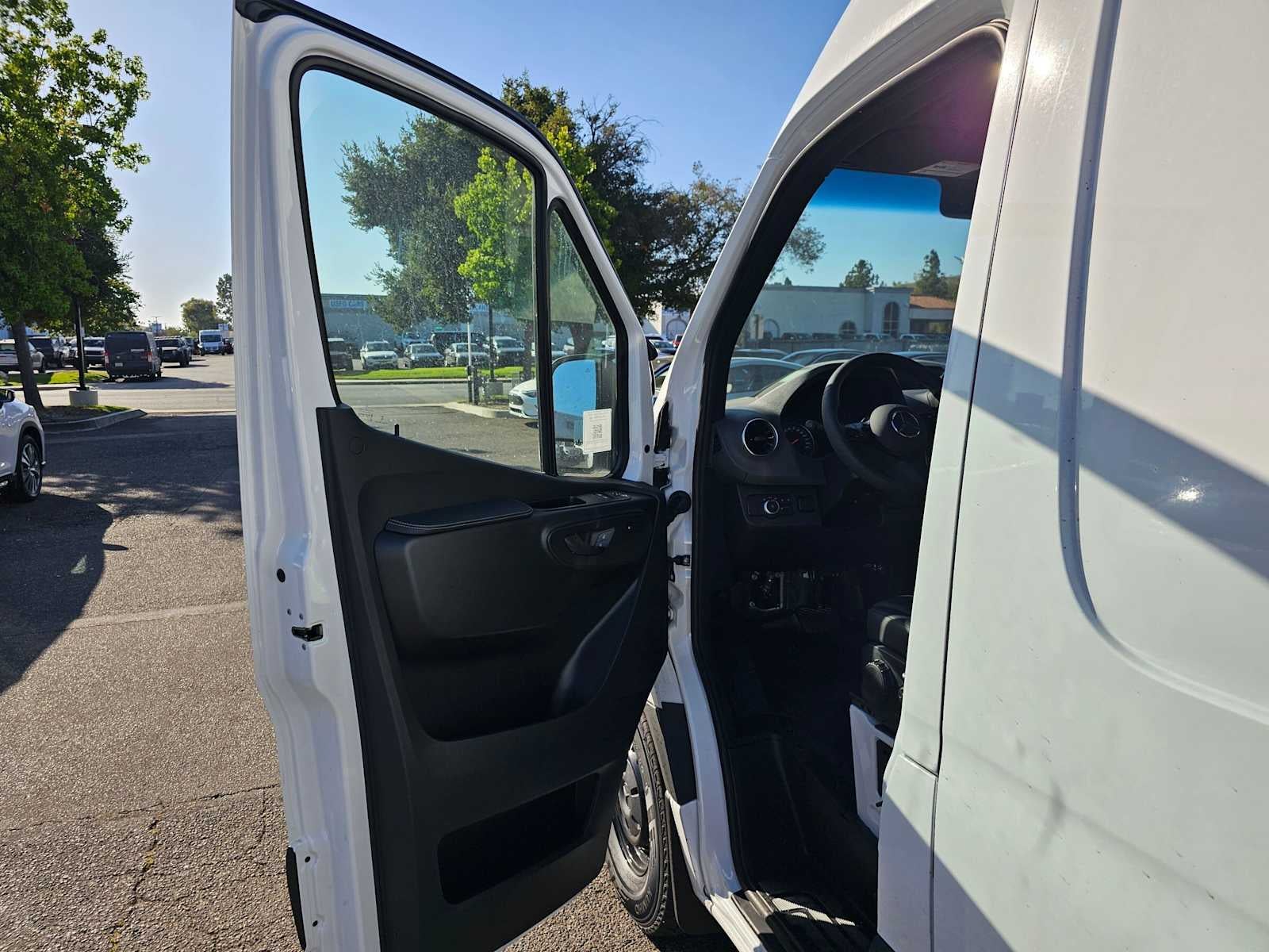 2026 Mercedes-Benz Sprinter 2500 Standard Roof I4 Diesel 144 RWD