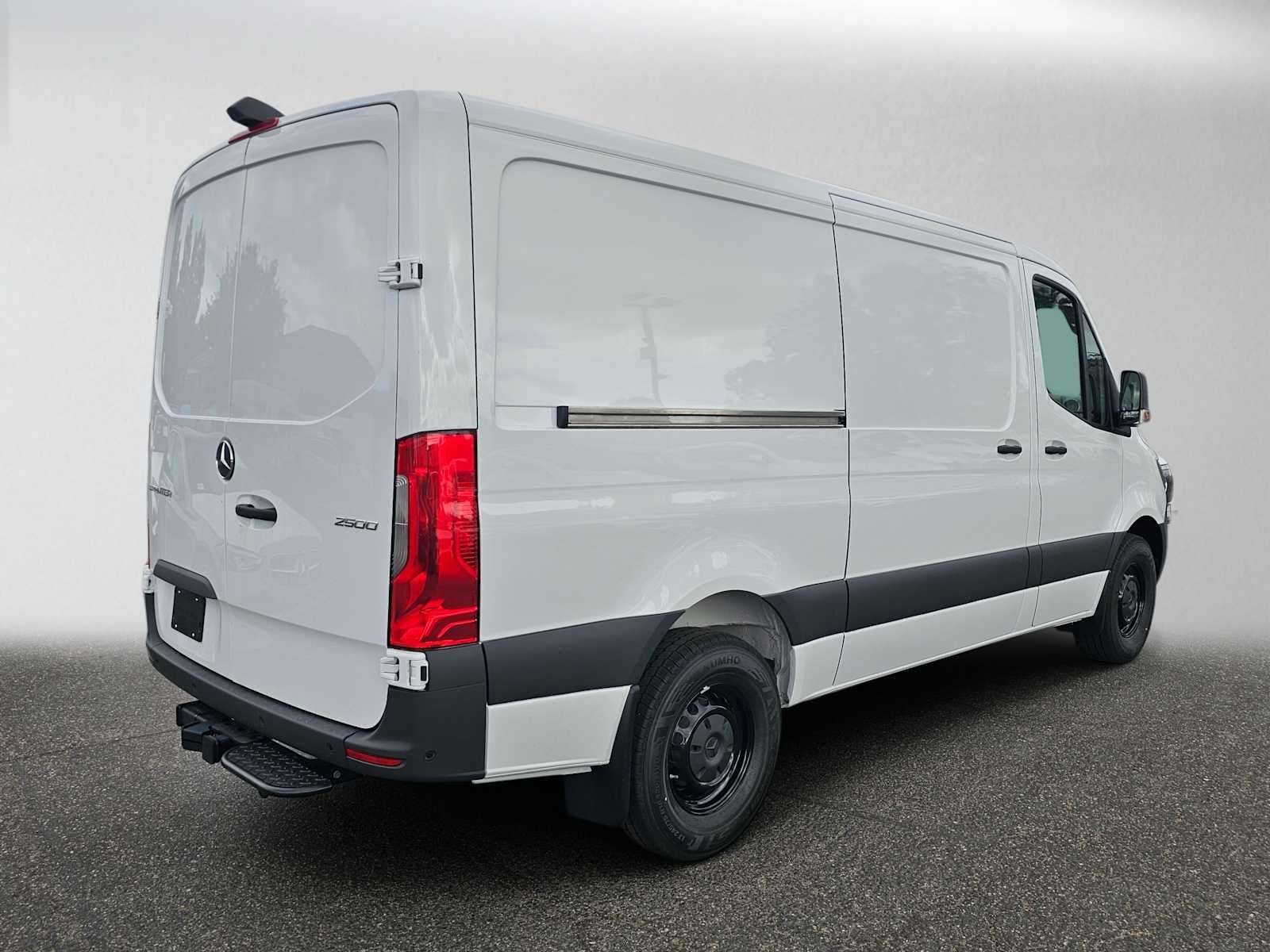 2026 Mercedes-Benz Sprinter Cargo 2500 Standard Roof I4 Diesel 144 RWD