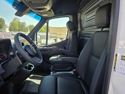 2026 Mercedes-Benz Sprinter 2500 Standard Roof I4 Diesel 144 RWD
