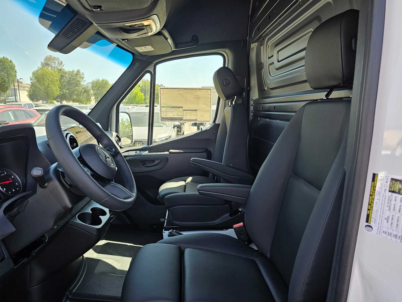 2026 Mercedes-Benz Sprinter 2500 Standard Roof I4 Diesel 144 RWD