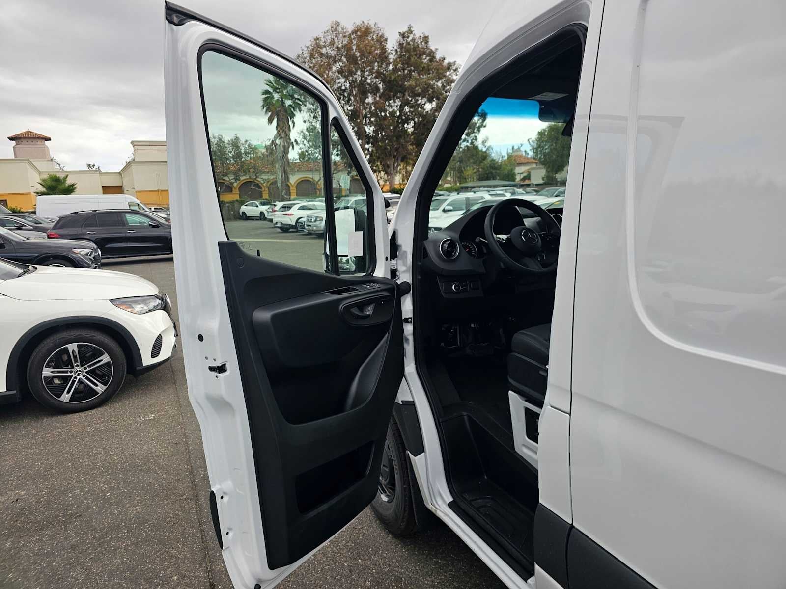 2026 Mercedes-Benz Sprinter Cargo 2500 Standard Roof I4 Diesel 144 RWD